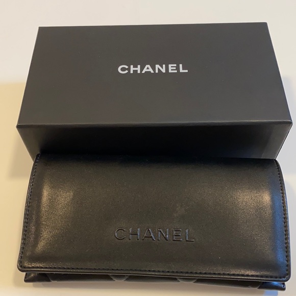 CHANEL Accessories - Chanel leather sunglass case